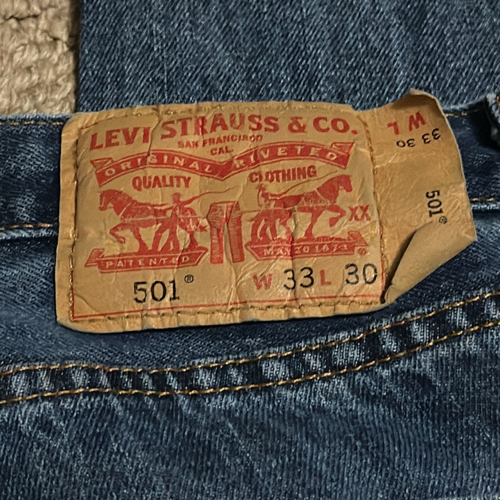Men’s Levi’s 501 Jeans, medium wash - Picture 6 of 12
